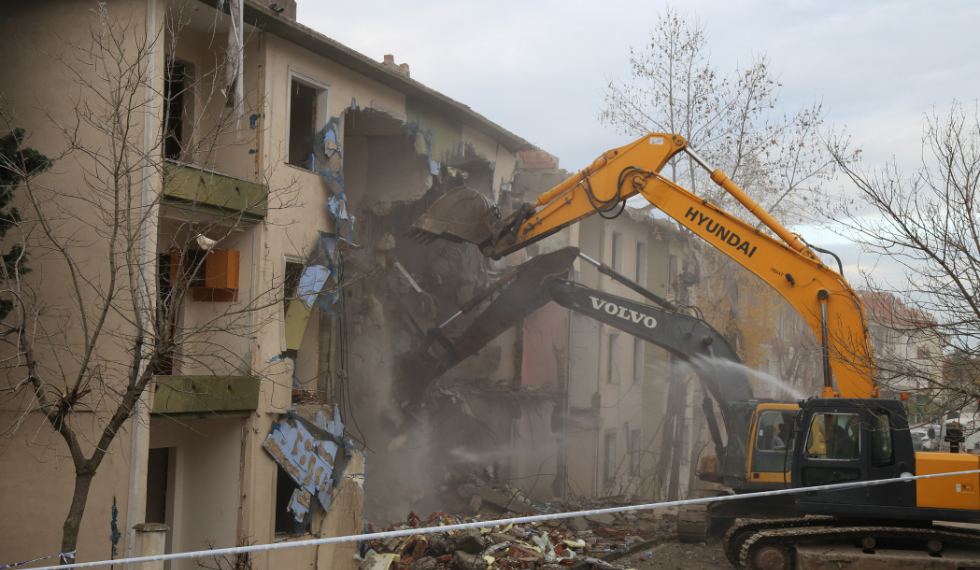 Büyükçekmece’de 61 ailenin daha deprem kabusu son buldu